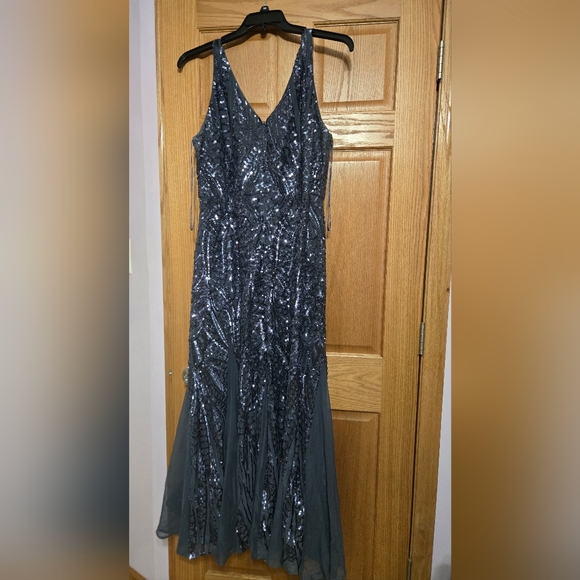 Dresses & Skirts - Elegant Black Sequin Evening Dress